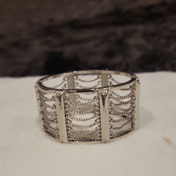Jewelry - Elegant Silver Women's Bracelet